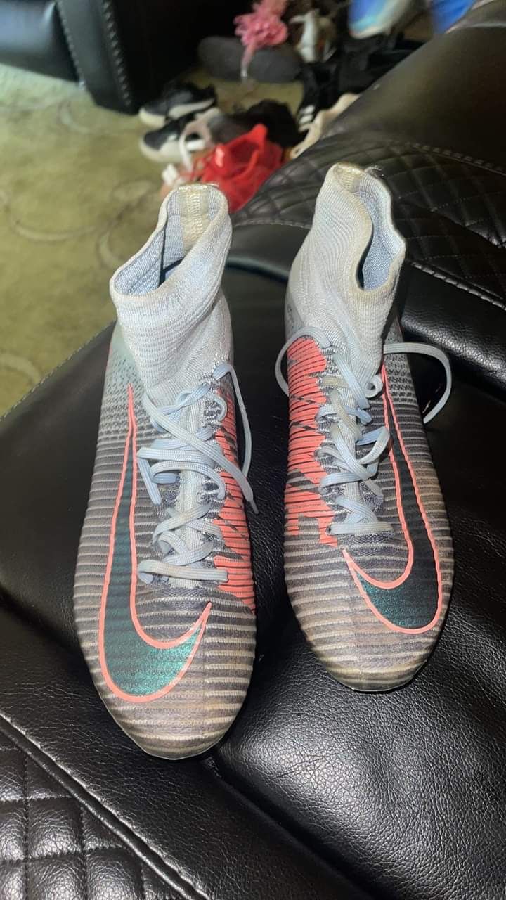 Nike Soccer Cleats Acc Size 10.5
