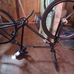 700cc Tire Men's Crew Defender Bike