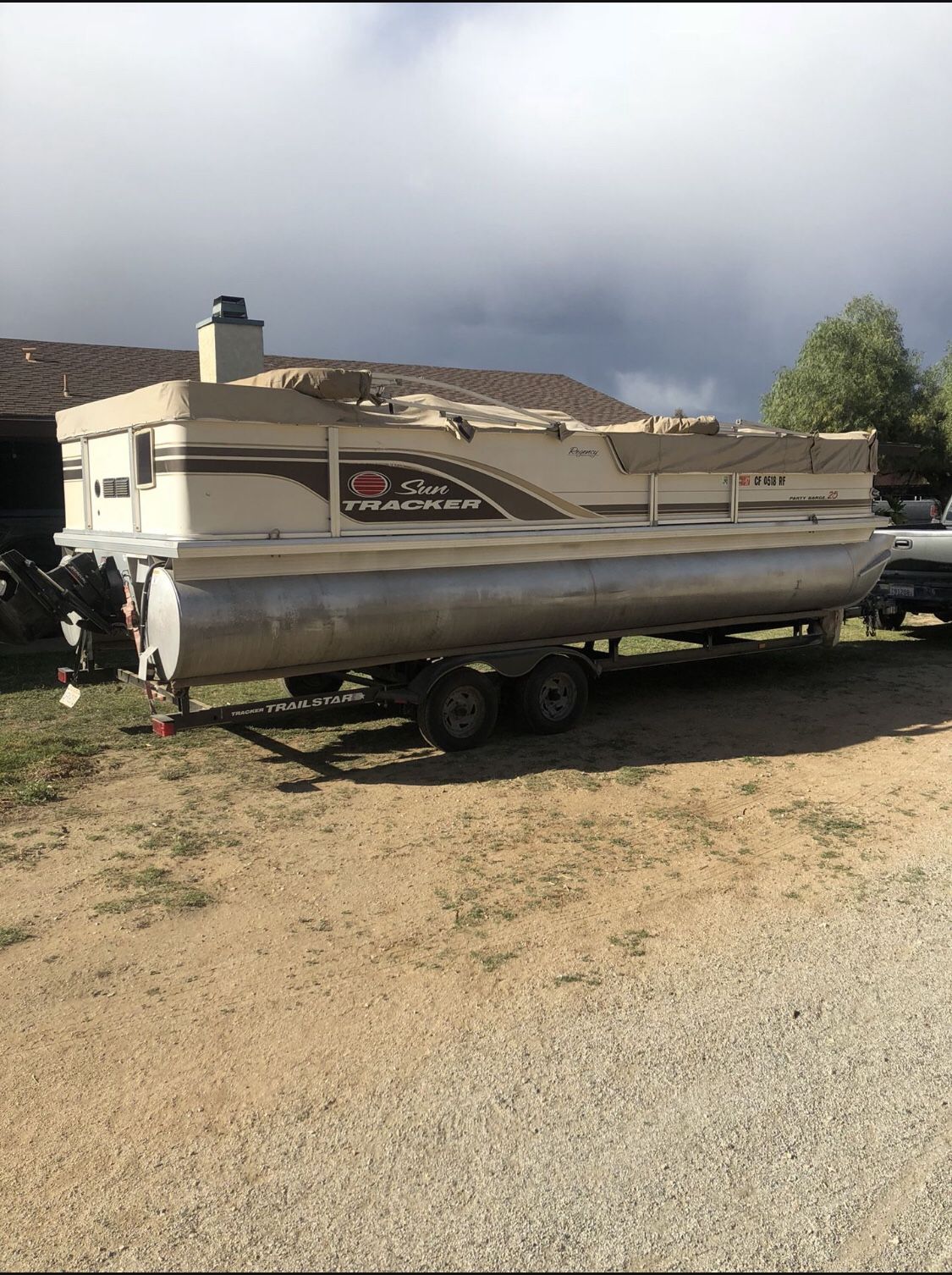 25’ Pontoon Boat SunTracker PartyBarge