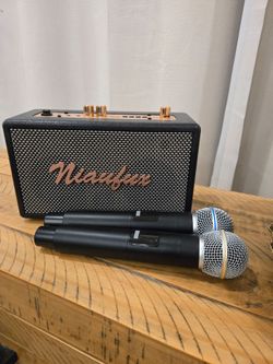 Retro Karaoke Speaker + 2 Wireless Microphones