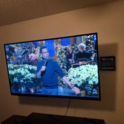 60 Inch Vizio Tv W Remote N Roku,  Can Deliver For $5