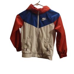 Nike Sportswear Wind Runner Big Kids 'Boys' Jacket 
Size 6-7 Years 