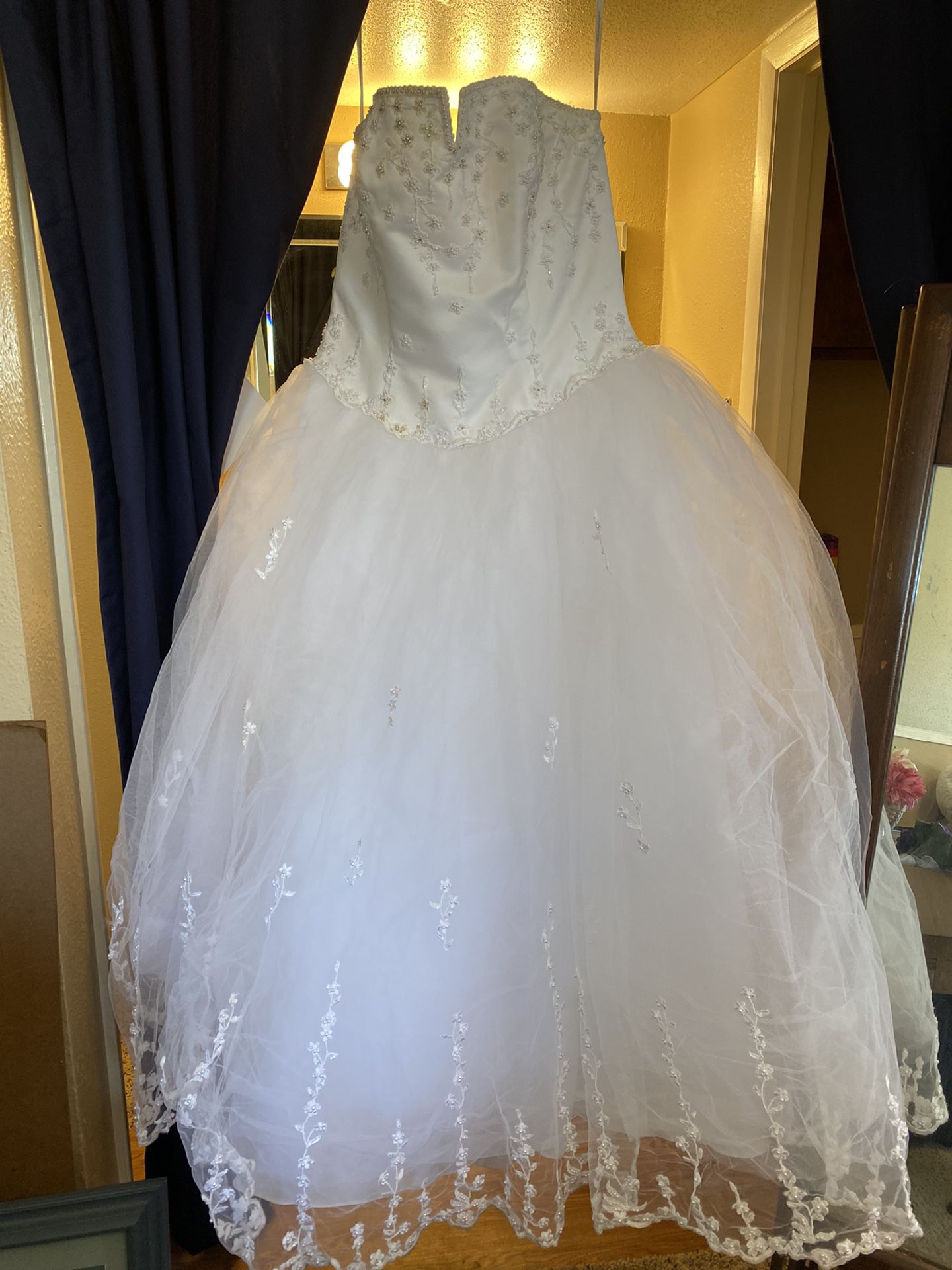 Strapless Tulle Ball Gown Wedding Dress Size 18
