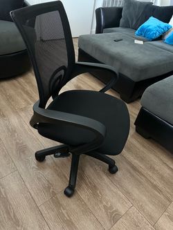 Black Mesh Office Chair with Wheels