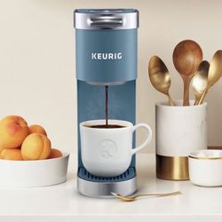 Keurig K-Mini Plus Single Serve K-Cup Pod Coffee Maker 6 to 12oz Brew Size Stores up to 9 K-Cup Pods