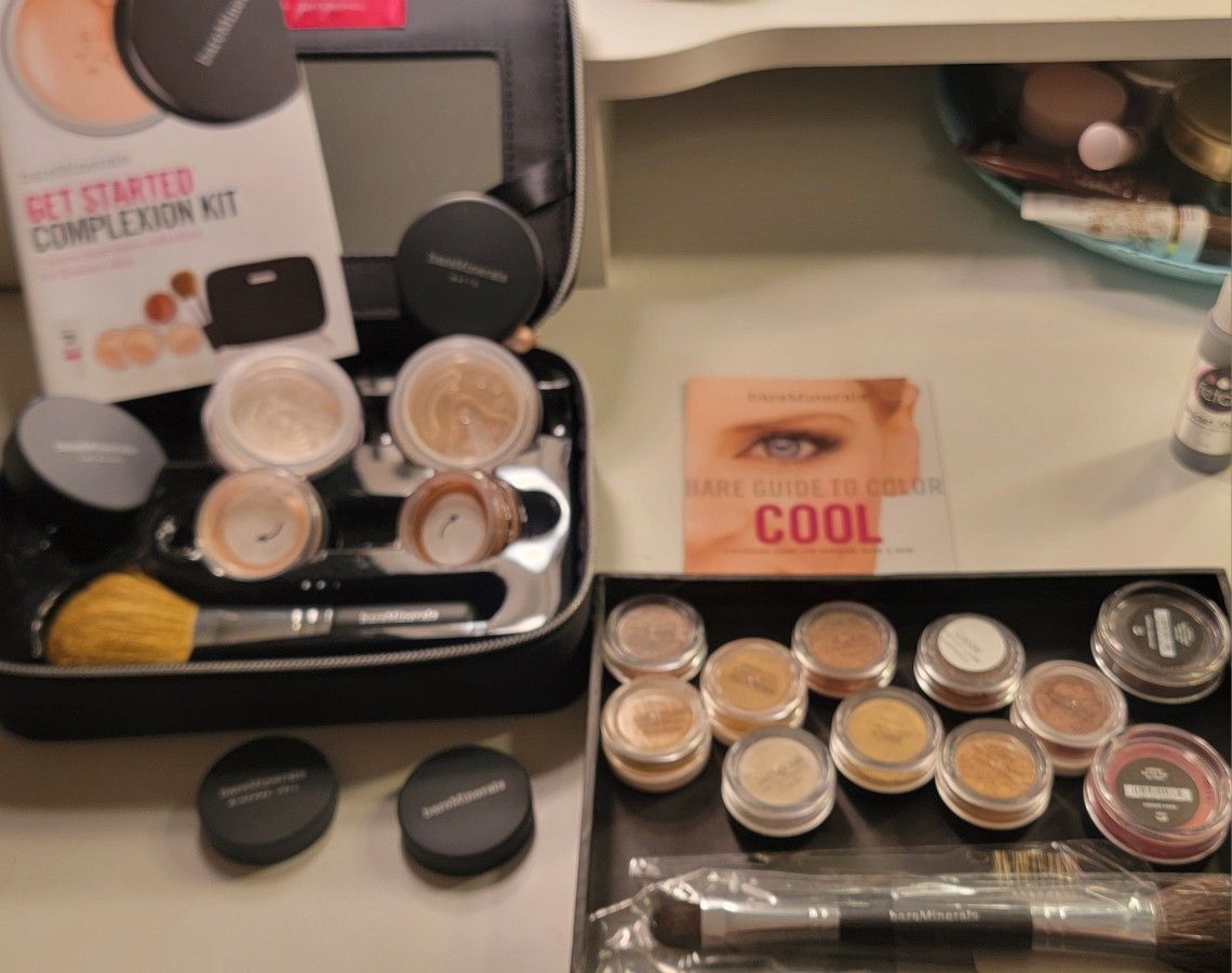 bare minerals make up case / extra makeup and brushes