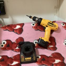 DeWalt Impact Drill With Charging Station And 1 Battery 