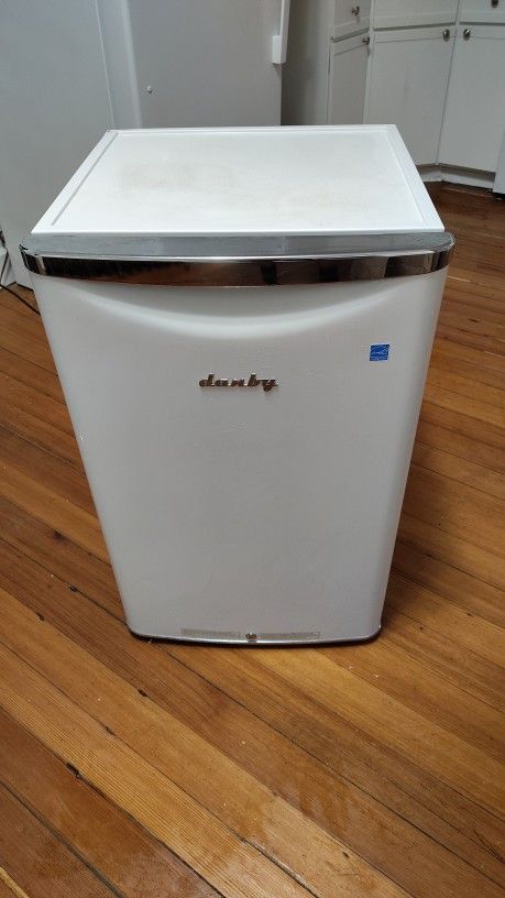 Mini Fridge For Bedroom, Office, Ect...
