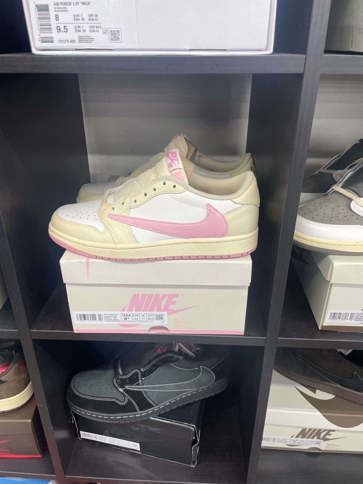 Air Jordan 1 Low OG SP x Travis Scott 'Shy Pink'