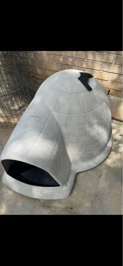 Large Igloo Dog House