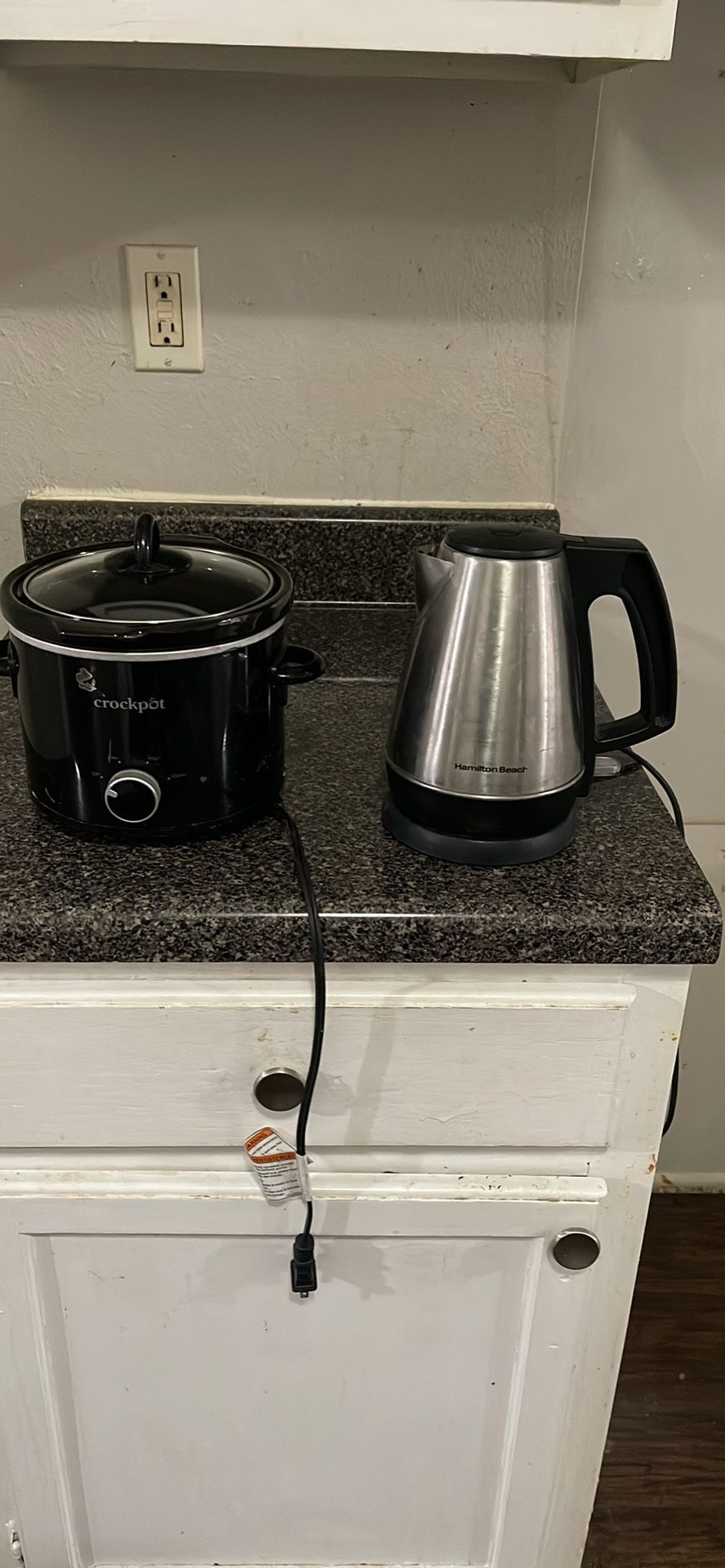 Slow Cooker And Electric Kettle