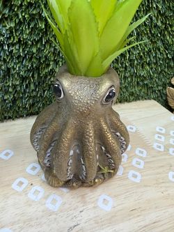 Octopus made out of plaster and hand paint