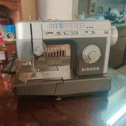 Singer CG-590 Commercial Grade Sewing Machine With Bag Case