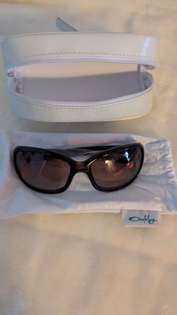 OAKLEY WOMAN SUNGLASSES W/CASE