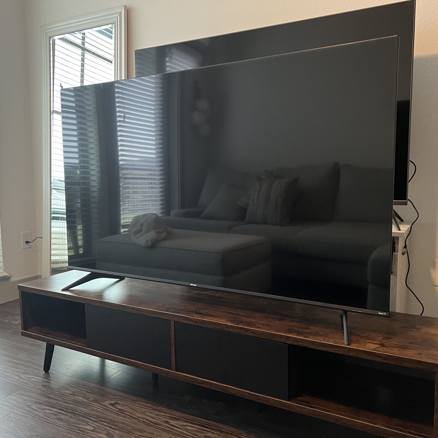 Hisense 65’ Smart TV 