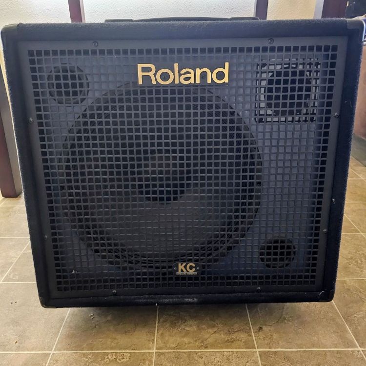 Roland KC-550 Amp