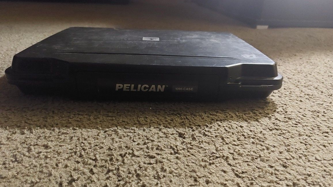 Pelican 1095 HardBack Case with Foam for 15.6" Laptop - Black. Cosmetic wear, waterproof