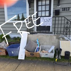 Free huge ottoman and some other household stuff