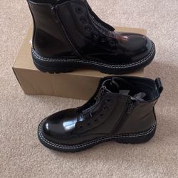 Dunes Boot Size 7 & 8 NEW!!!!  