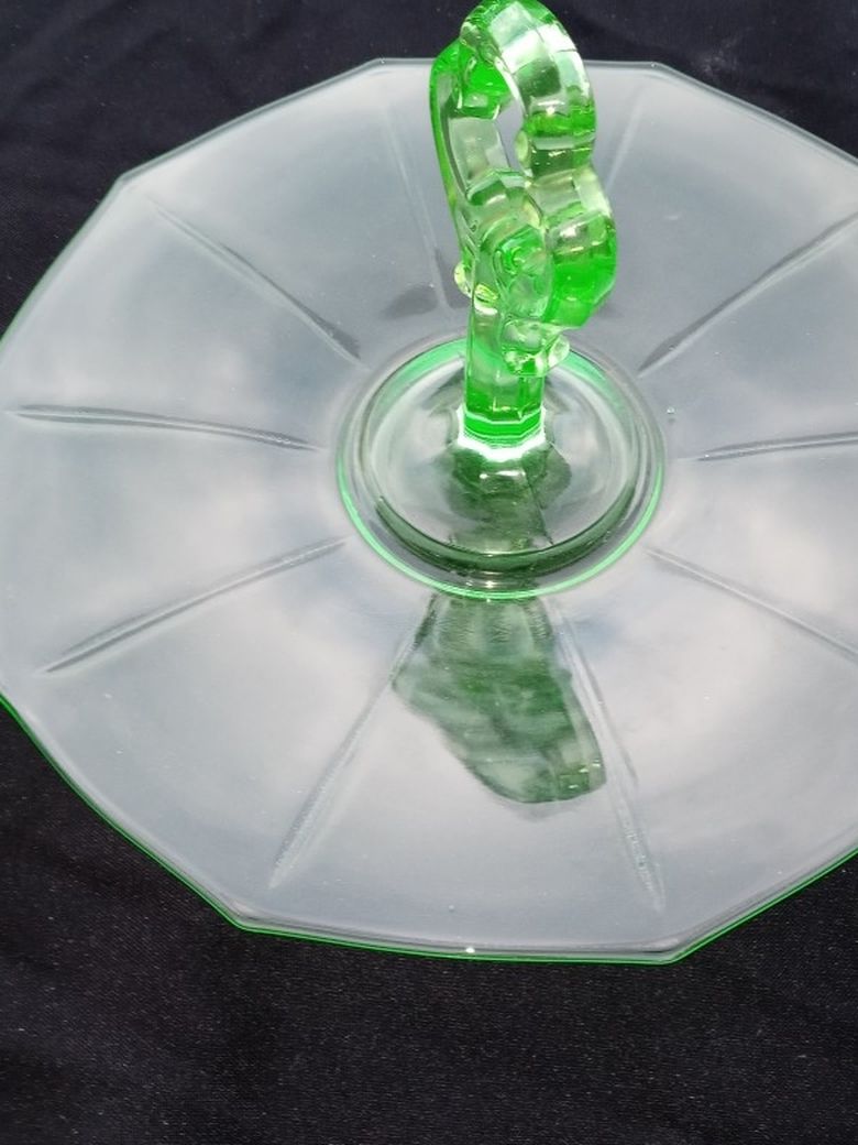 Cambridge Decagon Green Vaseline Depression Glass Centered Handle Sandwich Tray