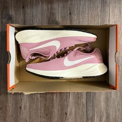 Nike revolution 7 pink size 9w