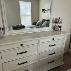 Queen Bedroom Set For Sale