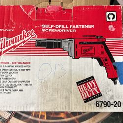 Milwaukee Self  Screwdriver