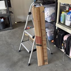 Metal wine rack brand new unopened