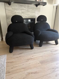 Black chairs / side chairs / accent chairs
