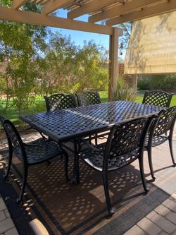 Patio table w/6 chairs and cushions