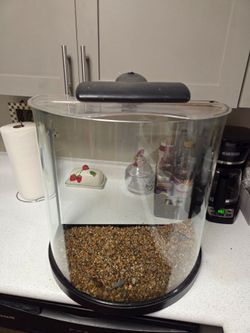 Rounded Fish Tank with Lid and Light