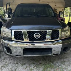 Nissan Titan Se Truck 