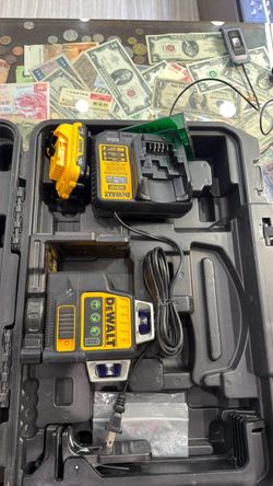 DEWALT Green Laser Level Kit with Battery and Charger