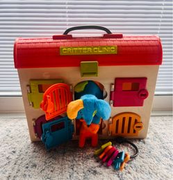 B. Toys toy vet kit in Excellent condition