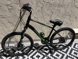 Giant Sedona Comfort Hybrid Bike (with Giant GX28 Wheels) – Excellent Condition