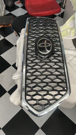 OEM 2019 Toyota Tacoma Offroad grill