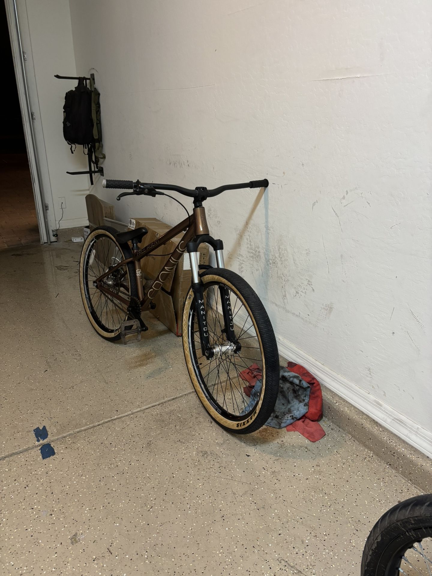 Free Agent Dirt Jumper