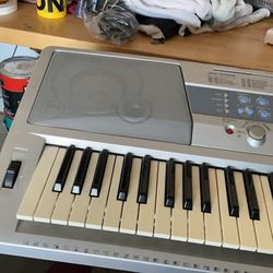 Yamaha DGX 200 Electronic Keyboard