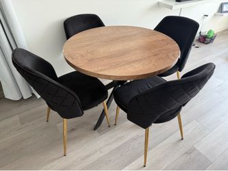 Table + 4 chairs