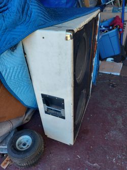Fender bass cabinet