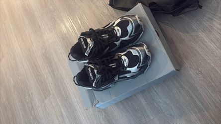 Balenciaga Runner size 9
