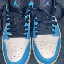 Air Jordan 1 Low “UNC”
