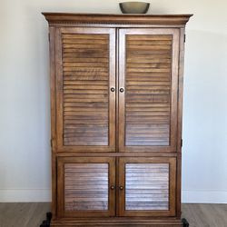 Armoire / Media Cabinet / TV Cabinet