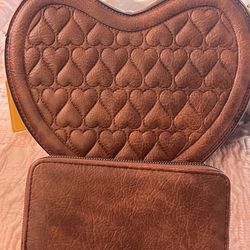 Cartera con su monedero