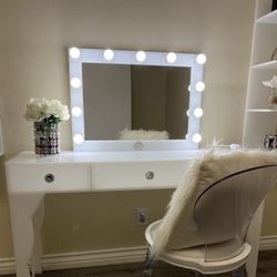 Acrylic Vanity Mirror ✨🤍
