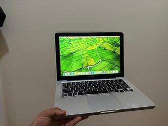 Apple MacBook Pro 13-Inch Laptop