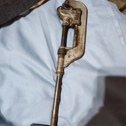 Three wheel pipe Cutter