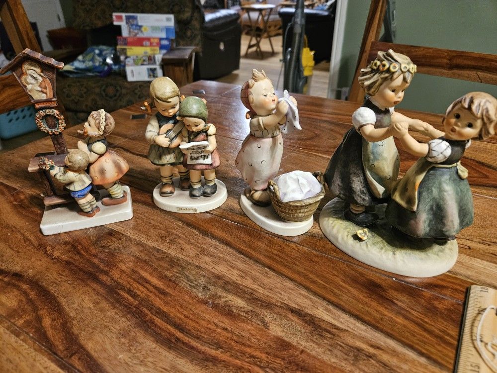 Group of 4 vintage Hummels 1960-72