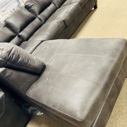 Living Room Brand new Sectional!