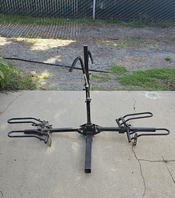 2 HITCH BIKE RACK USED